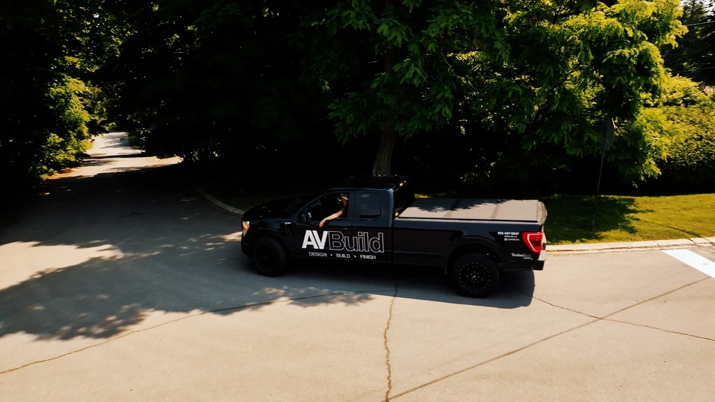 AVBuild still 02